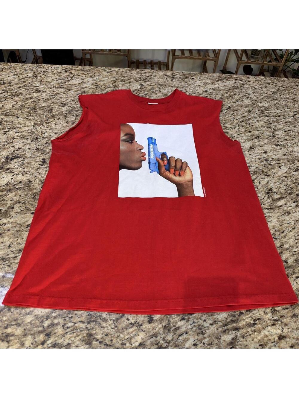 Supreme Men's Red Tshirt